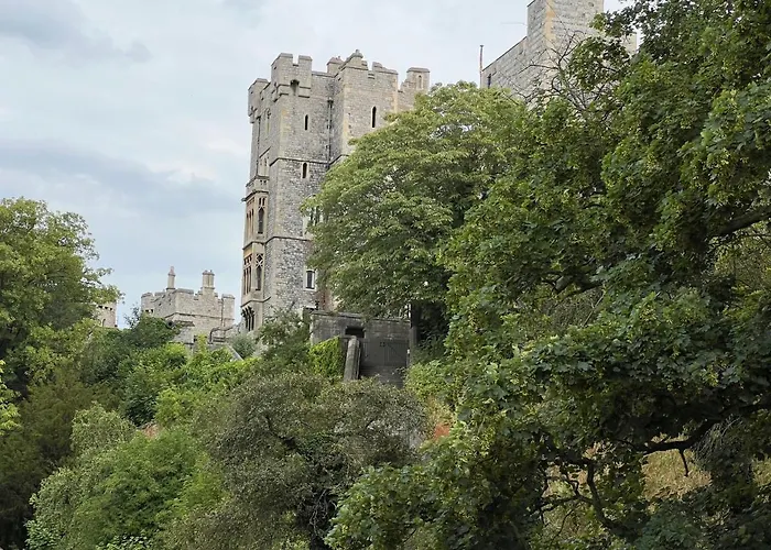 Hotel near College: Urban Living'S - Windsor Castle Luxury Apartments